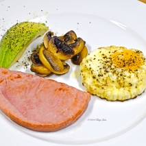 Wednesday 2014-01-22 06.22.38-1 AEDT Ham steak with fried egg, avocado and mushroom